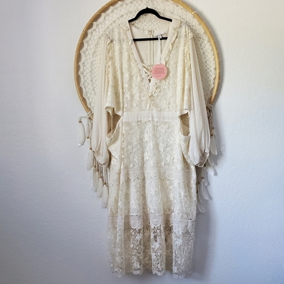 Alexis Cream Lace Cutout Long Sleeve Wedding Dress NWT - Picture 11 of 12